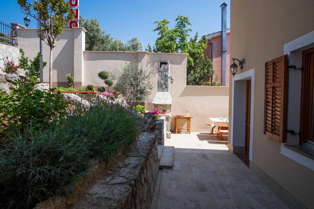Apartments Iva Krk Town Exterior foto