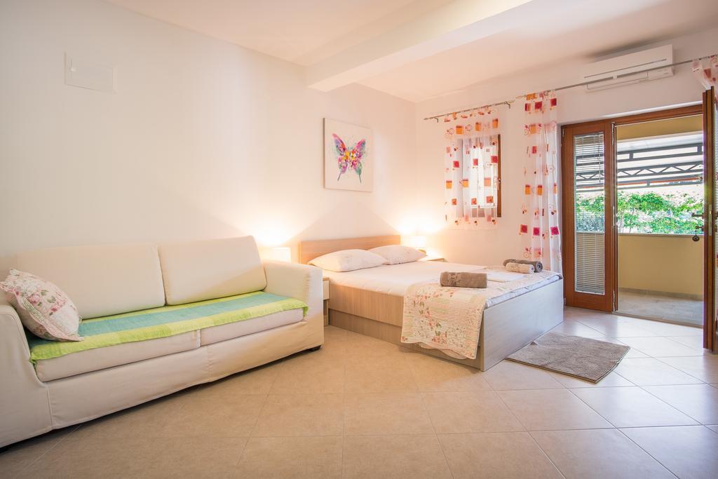 Apartments Iva Krk Town Exterior foto
